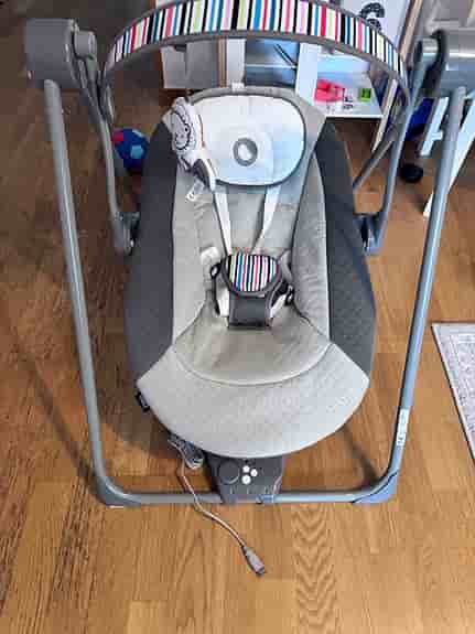 Babyleksak hoppgunga och babysitter grå