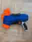 Nerf leksakspistoler och gevär med pilar