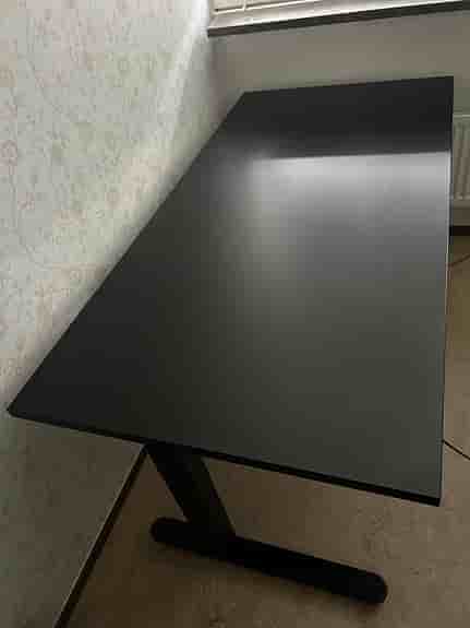 Höj- och sänkbart skrivbord SVANEKE 70x140 svart