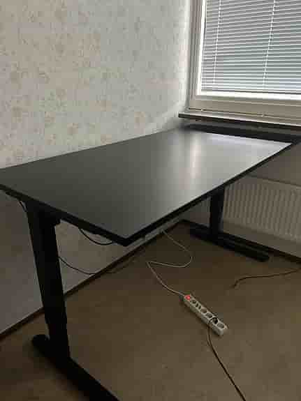 Höj- och sänkbart skrivbord SVANEKE 70x140 svart