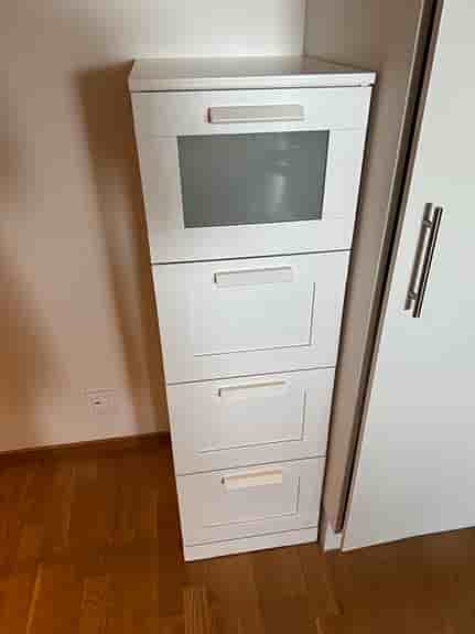 Ikea Brimnes byrå med 4 lådor i bra skick!