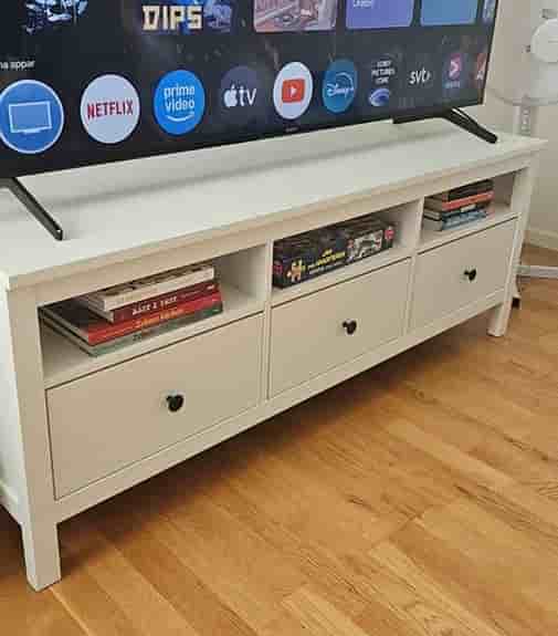 Vit tv-bänk från Hemnes