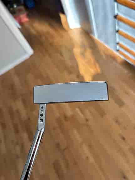 Nyskick! Ping Prime Tyne 4 putter med SuperStroke-grepp. 34 tum.