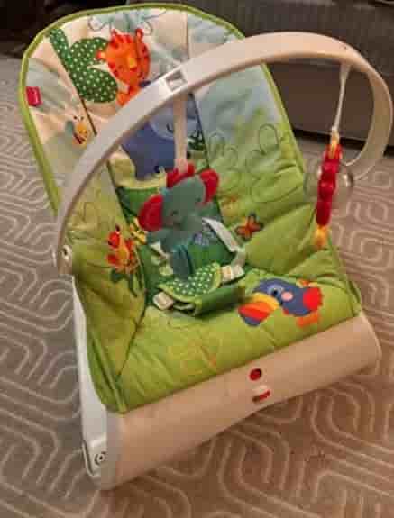 Fisher-Price baby sliter med lekbåge och babygym