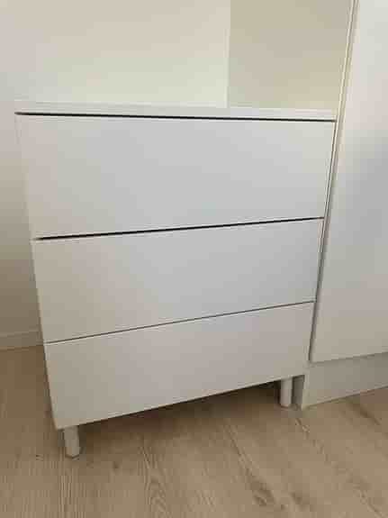 Vit byrå IKEA