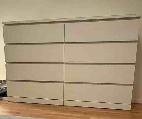 Ikea malm byrå med glasskiva