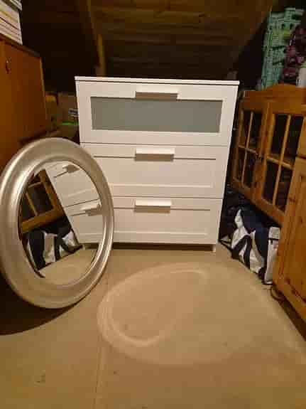IKEA byrå vit med 3 lådor och spegel