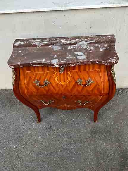 Vintage rokokobyrå i mahogny/marmorskiva 1950/1960-tal