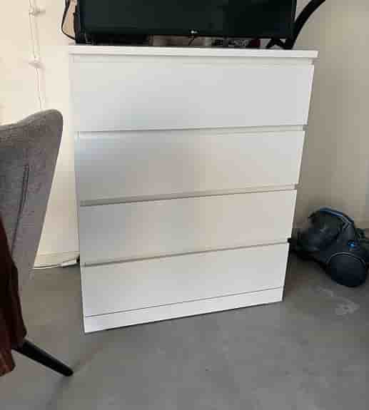 Vit byrå från IKEA!