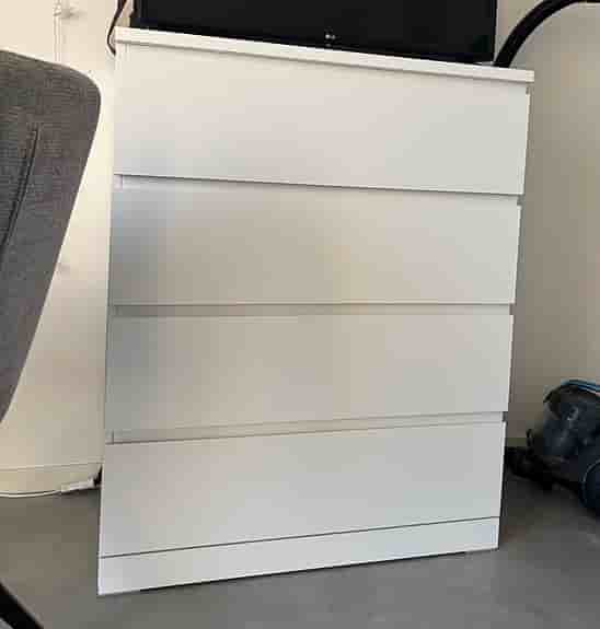 Vit byrå från IKEA!