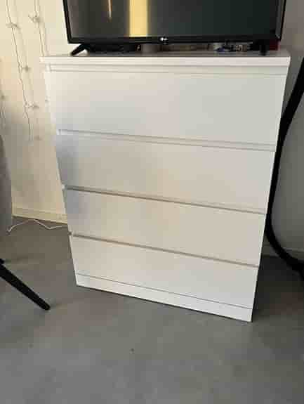 Vit byrå från IKEA!