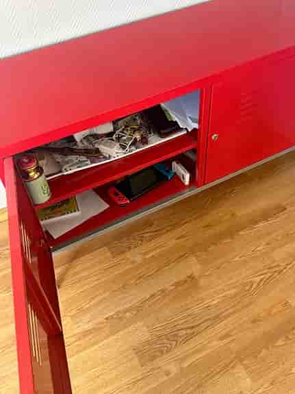 IKEA PS metallbänk / TV-bänk – röd / fint skick