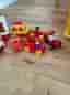 LEGO DUPLO klossar och basplattor med fordon och figurer