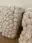 Byon Pom Pom Kuddar 2 st Vita – Nypris ca 600-1000 kr/st, Premium Design