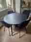 Matgrupp med 4 venture design-stolar