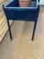 Svart planteringslåda på ben för balkong/uteplats