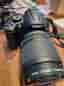 Nikon D5000 med 18-105 mm objektiv, laddare och kameraväska