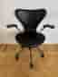 Arne Jacobsen Sjuan kontorstol Black Edition
