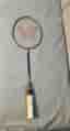 Wilnex Badmintonracket i svart och guld. Bra amatörracket. Det är lättspelat.