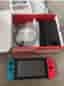 Nintendo Switch spelkonsol med blå/röd Joy-Con