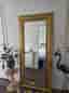 Stor vacker spegel 180 × 80 cm med fasettslipat glas och massiv guldram.