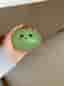 Grön squishy leksak med ansikte