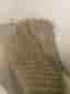beige pläd och kuddar med strukturmönster
