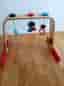 IKEA babygym trä med färgglada hängande leksaker