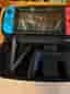 Nintendo Switch spelkonsol med blå/röd Joy-Con