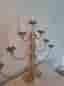 Mässingfärgad elektrisk ljusstake med flera armar