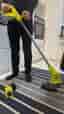 Ryobi One+ grästrimmer med laddare