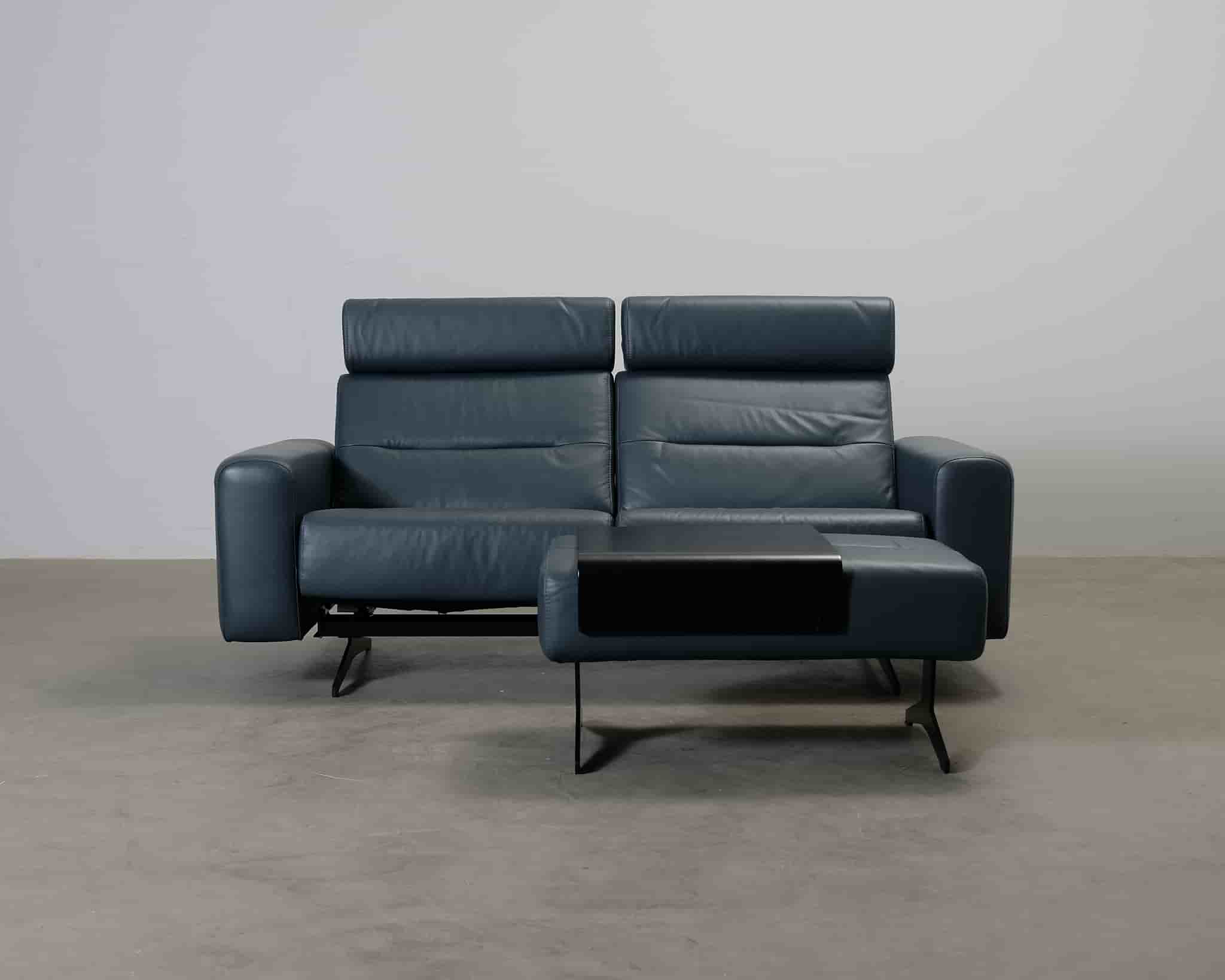 Stressless Stella 2,5-sits skinnsoffa med fotpall
