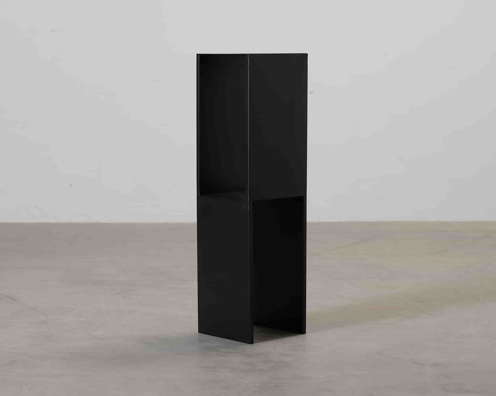 Kristina Dam Studio Pedestal sidobord svart