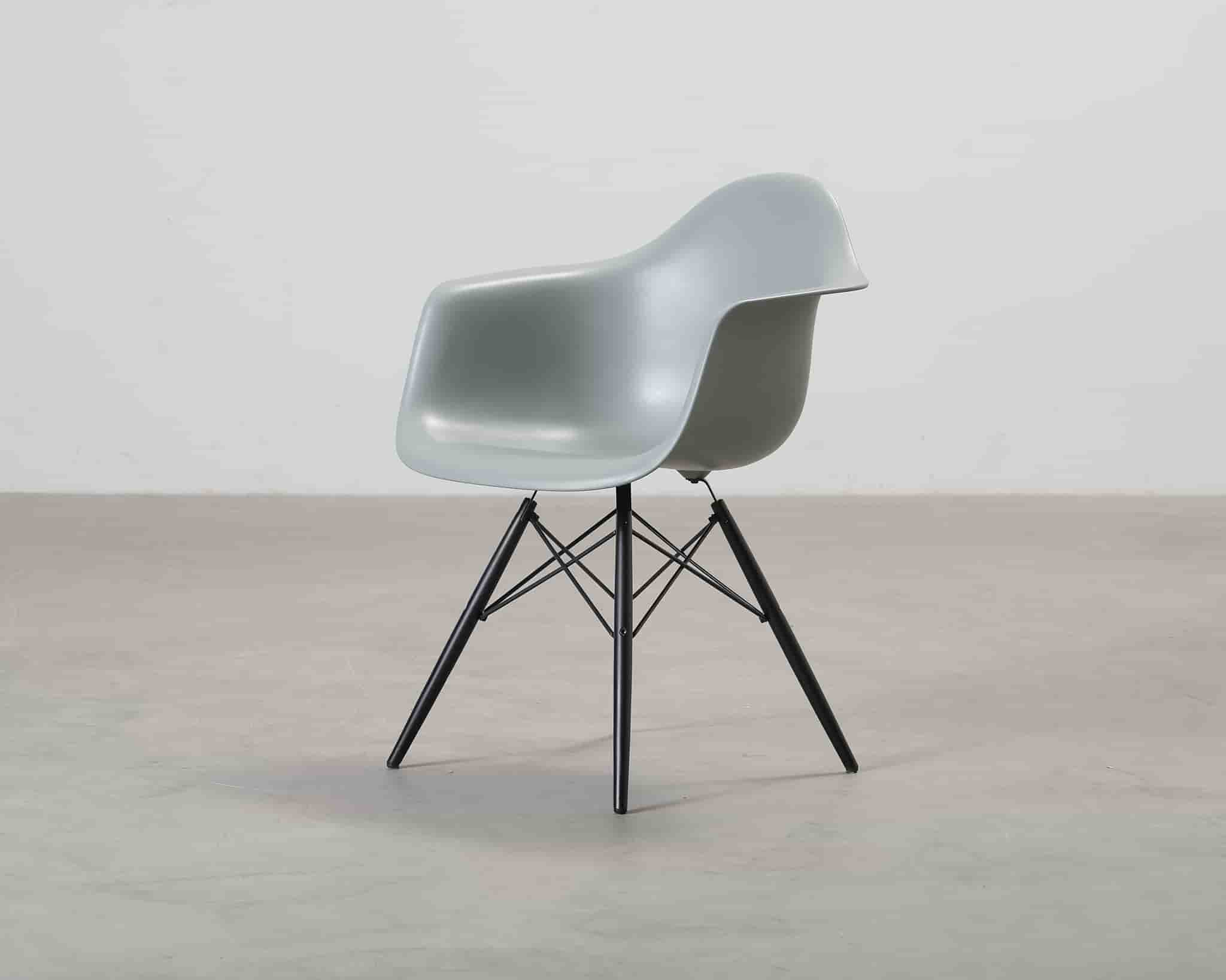 Vitra Eames DAW stol ljusgrön