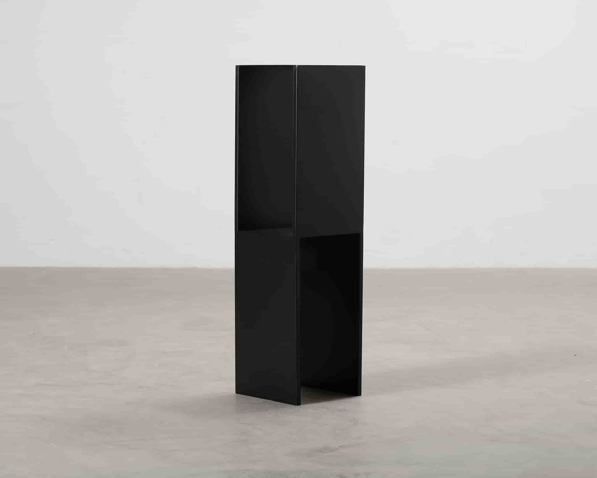 Kristina Dam Studio Pedestal sidobord svart