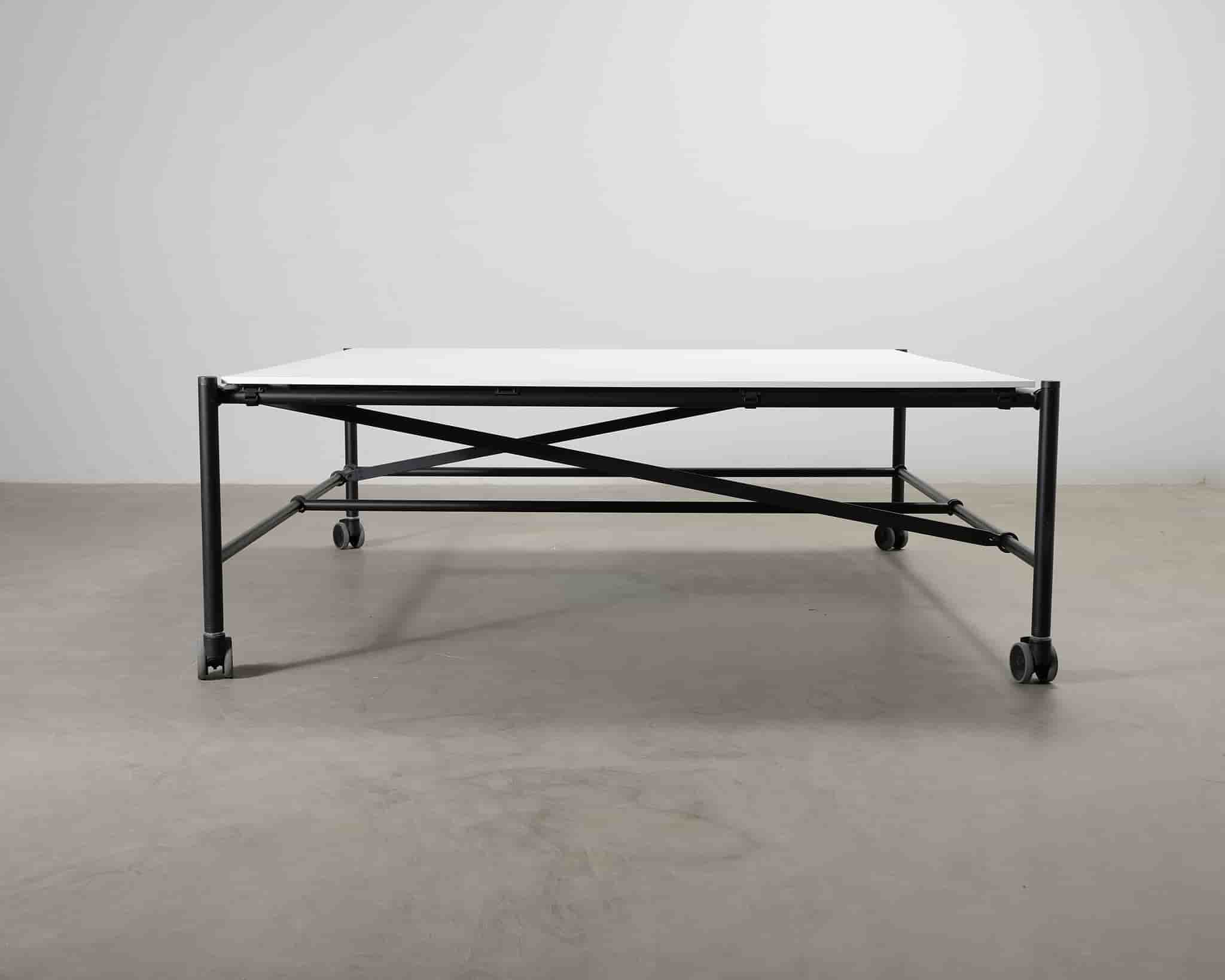 Vitra Comma bord 200 x 200 cm cm vit / svart