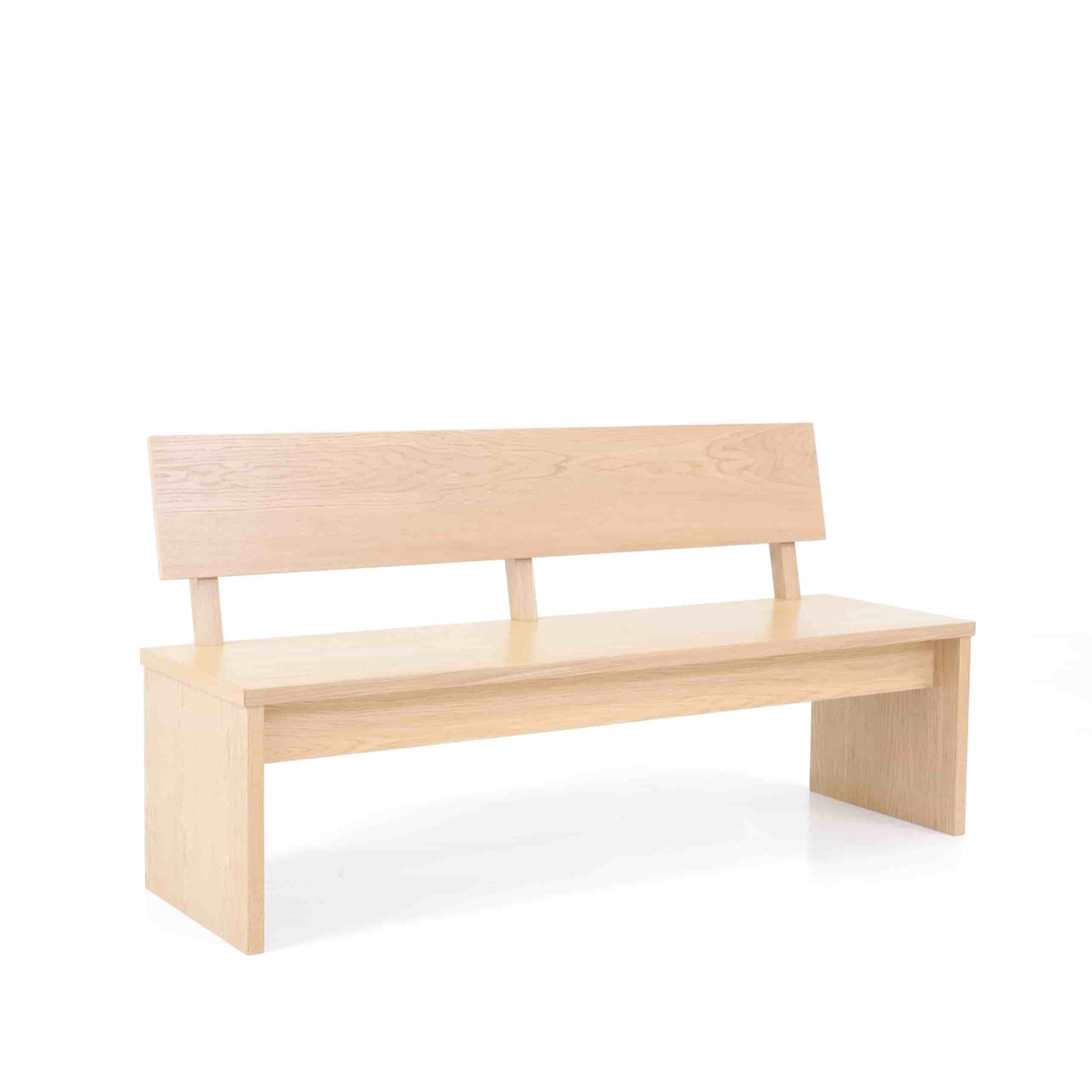 Träbänk med ryggstöd
