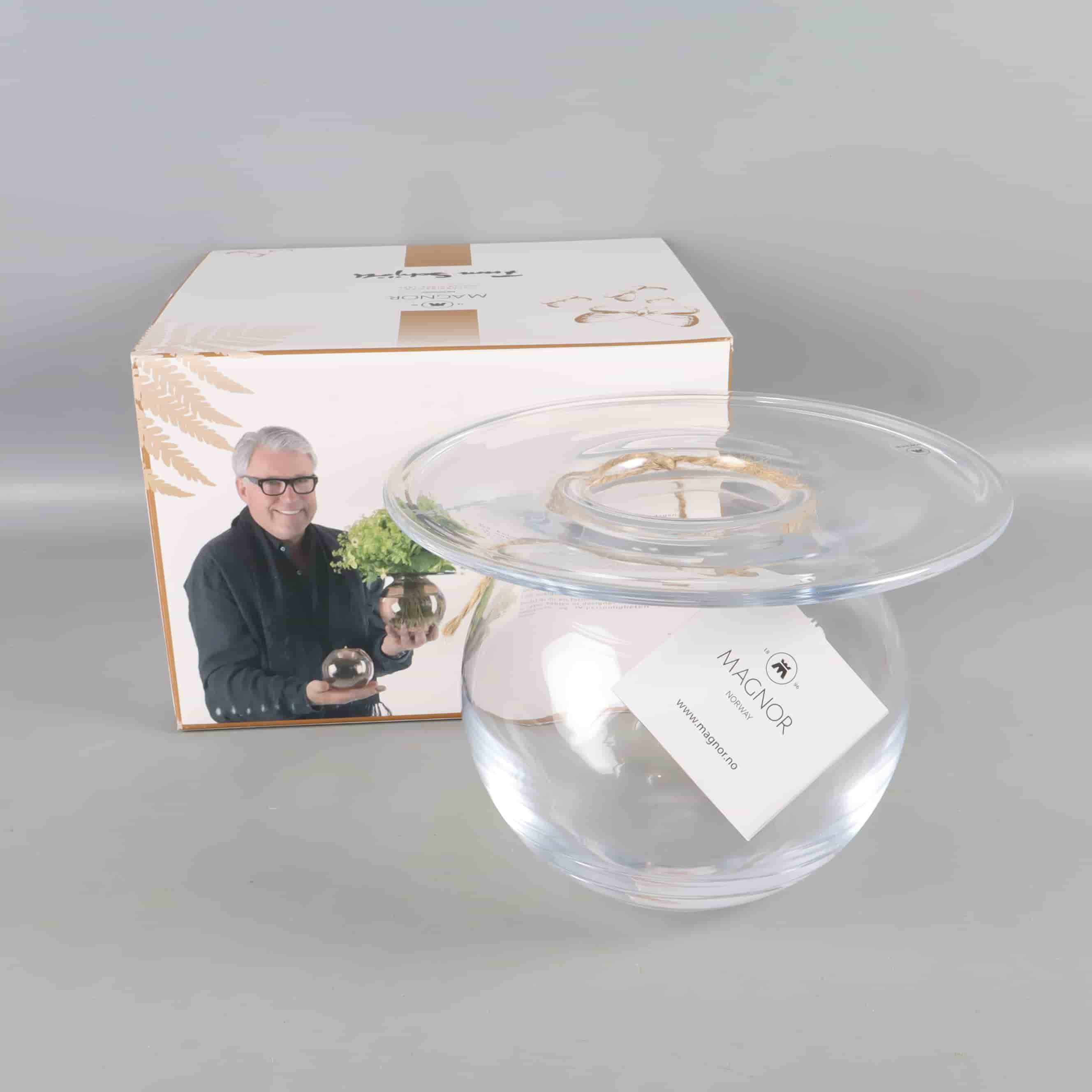 Transparent glasvas med kant