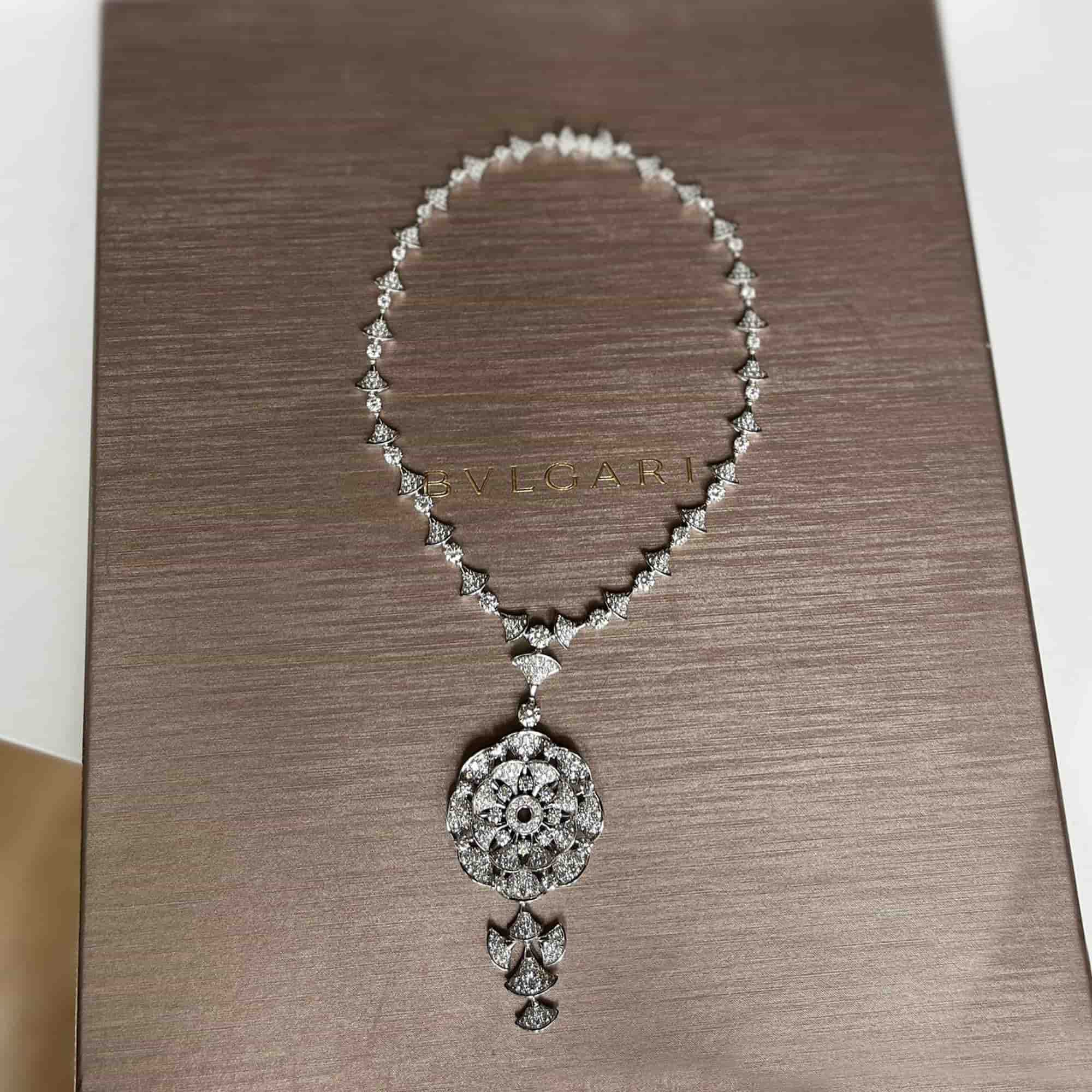 Bvlgari 18K White Gold Diamond Floral Divas&rsquo; Dream Pendant Necklace