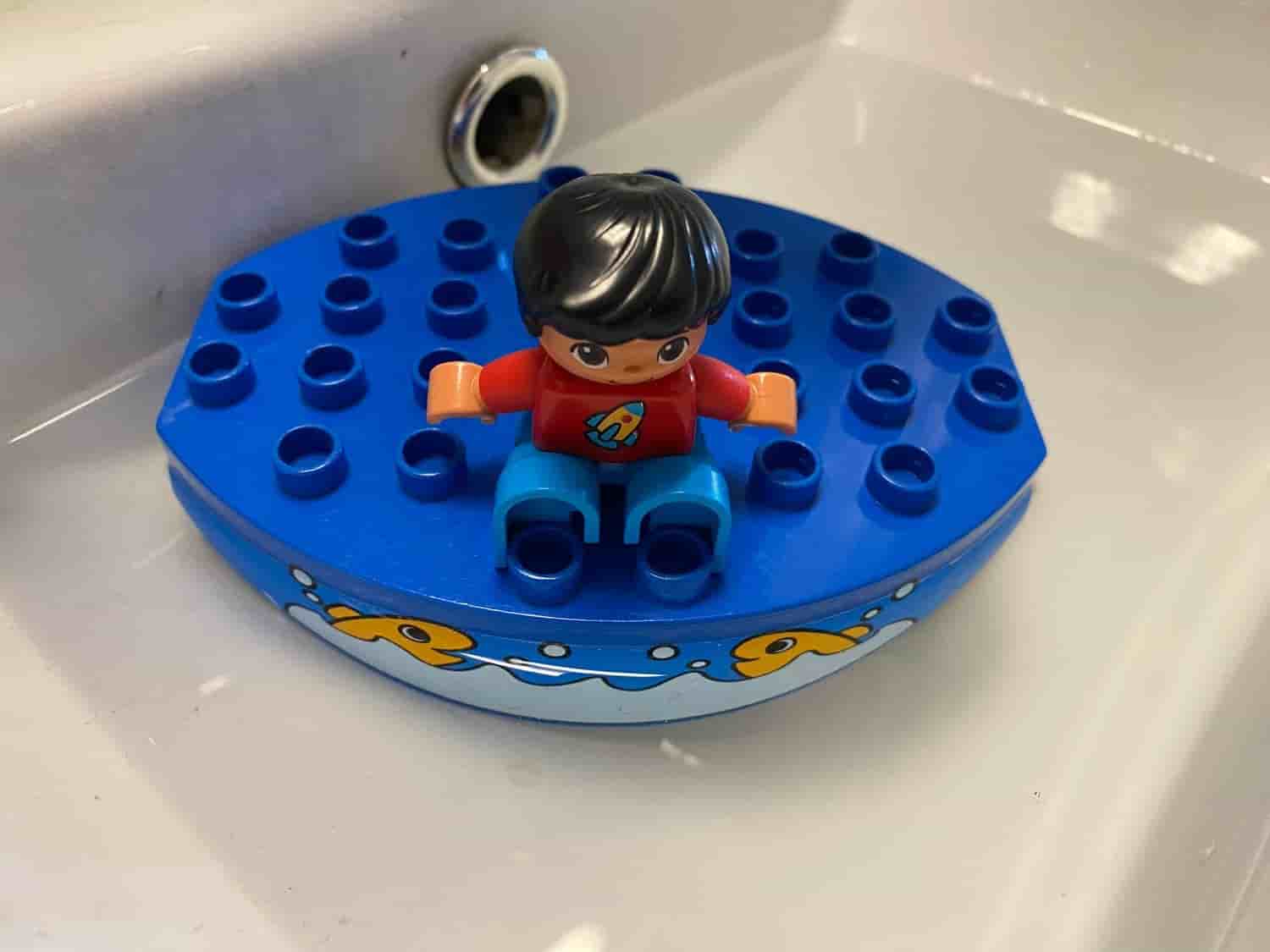 Lego DUPLO Flotte eller Båt Badleksak Flyter och Gungar + Figur