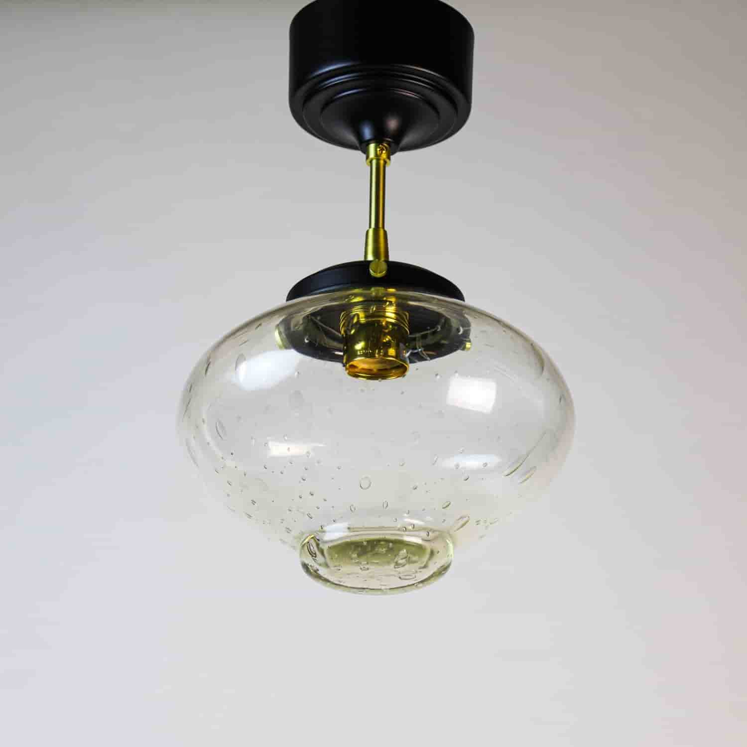 Retro taklampa, skärm kupa i bubbligt glas, 60-tal. Oanvänt upphäng metall.