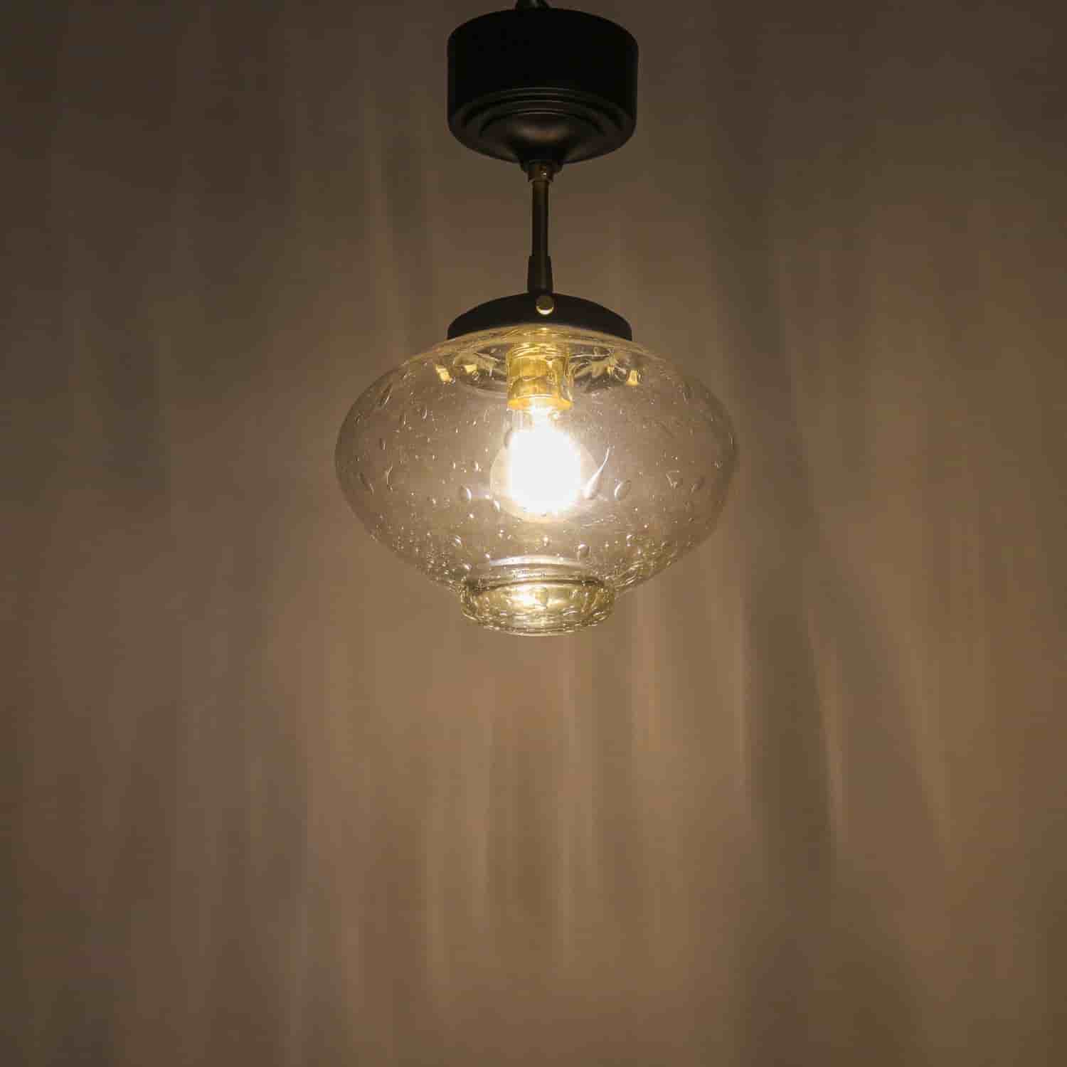 Retro taklampa, skärm kupa i bubbligt glas, 60-tal. Oanvänt upphäng metall.