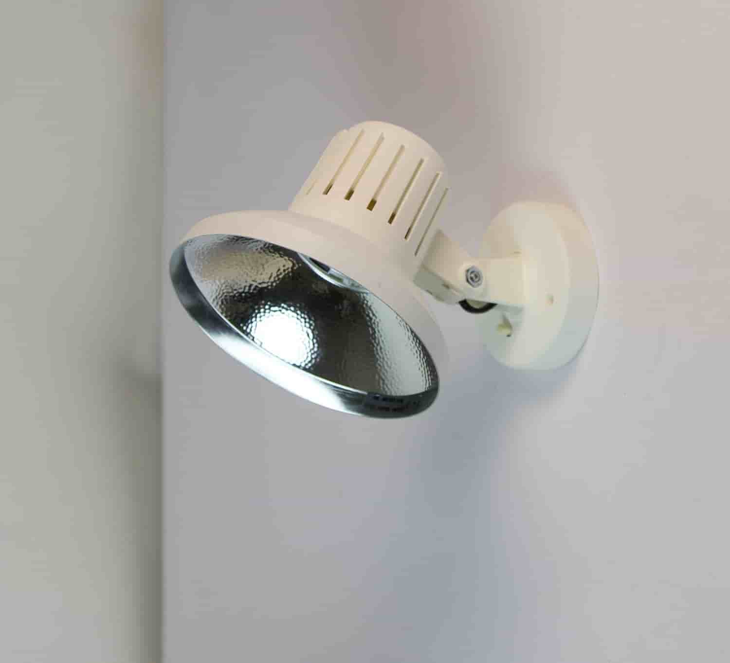 Oanvänd! Vägglampa Spotlight, Fagerhult Fokus 74085, Svensk Design 80-tal.