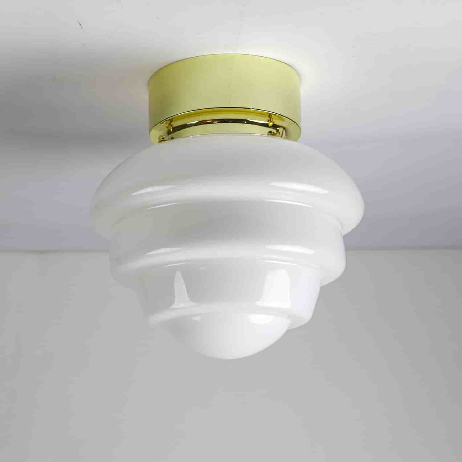 Klassisk Art deco – funkis taklampa, Opalglas kotte, guld-blank metall. Nyskick.