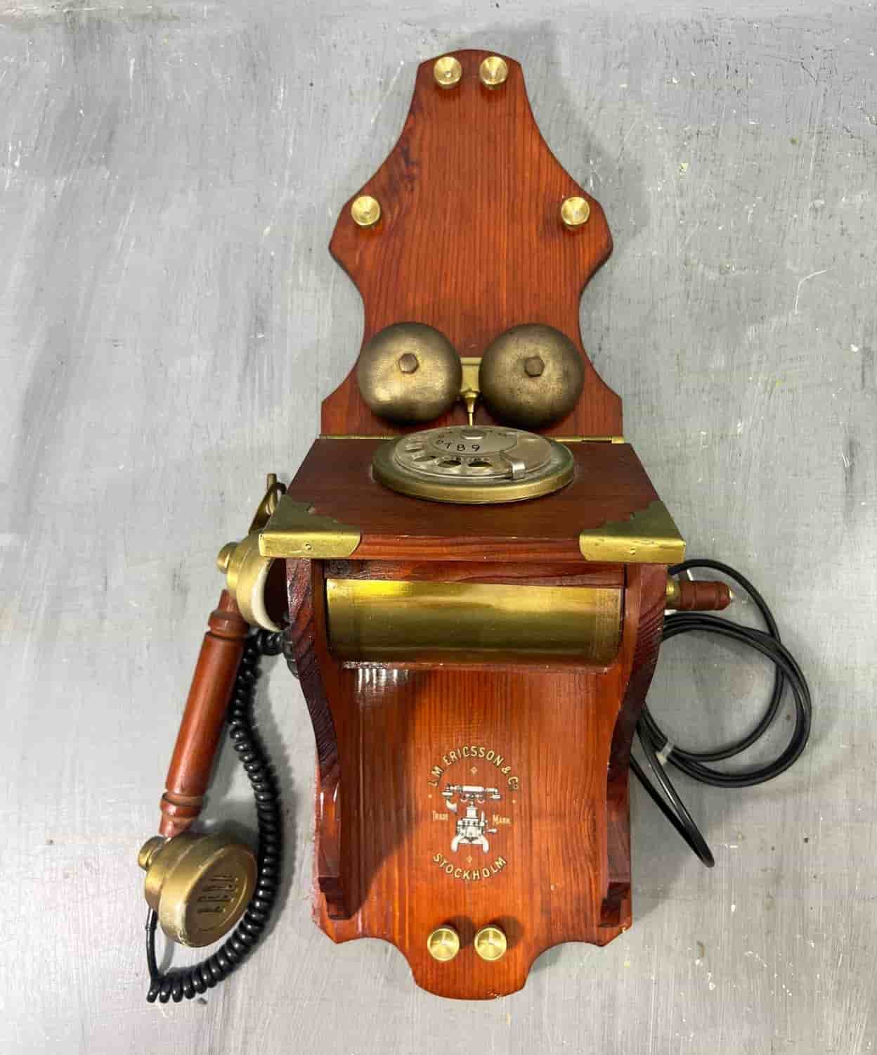 NYRENOVERAT VÄGGTELEFON TELEFON
