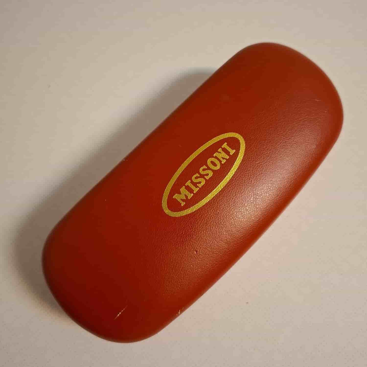MISSONI glasögonfodral hårt etui, brunt med text i guld.