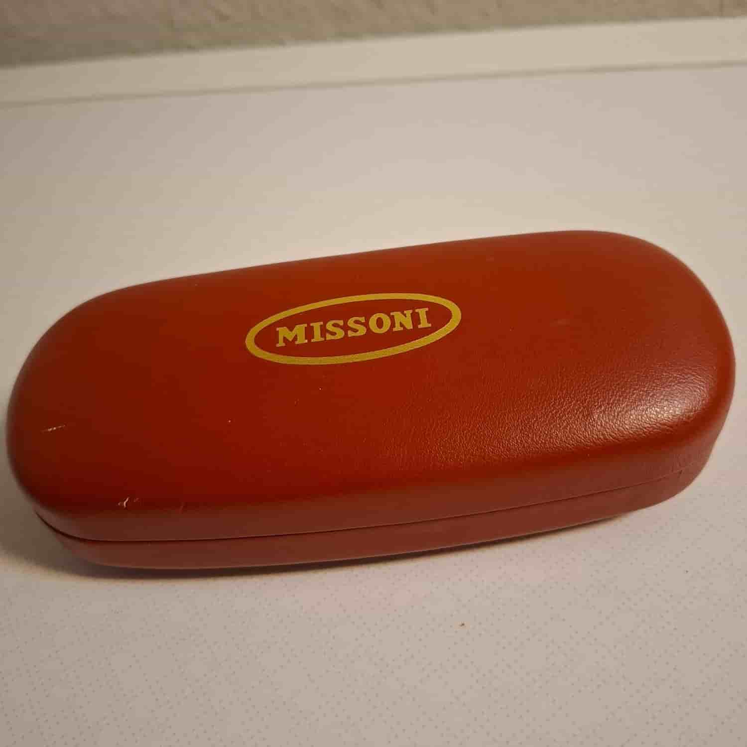 MISSONI glasögonfodral hårt etui, brunt med text i guld.