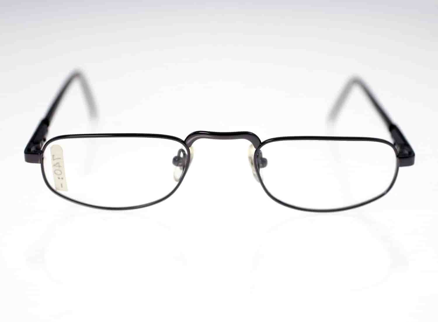 XD-18 C3 48-24 men's vintage black metal frame eyeglasses-NEW-circa 1980s-20g