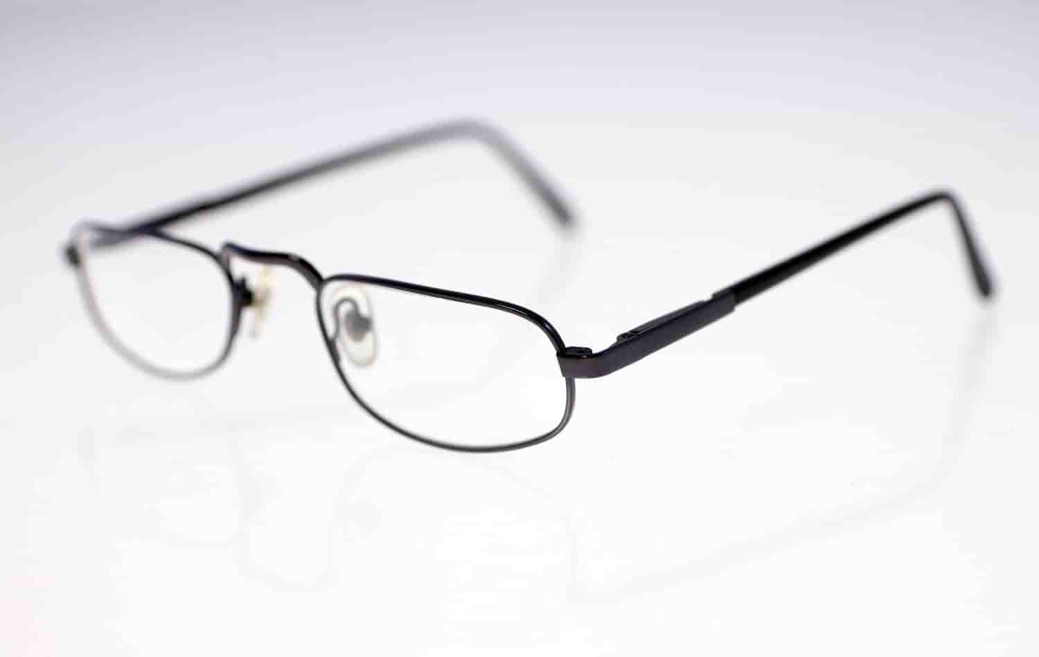 XD-18 C3 48-24 men's vintage black metal frame eyeglasses-NEW-circa 1980s-20g