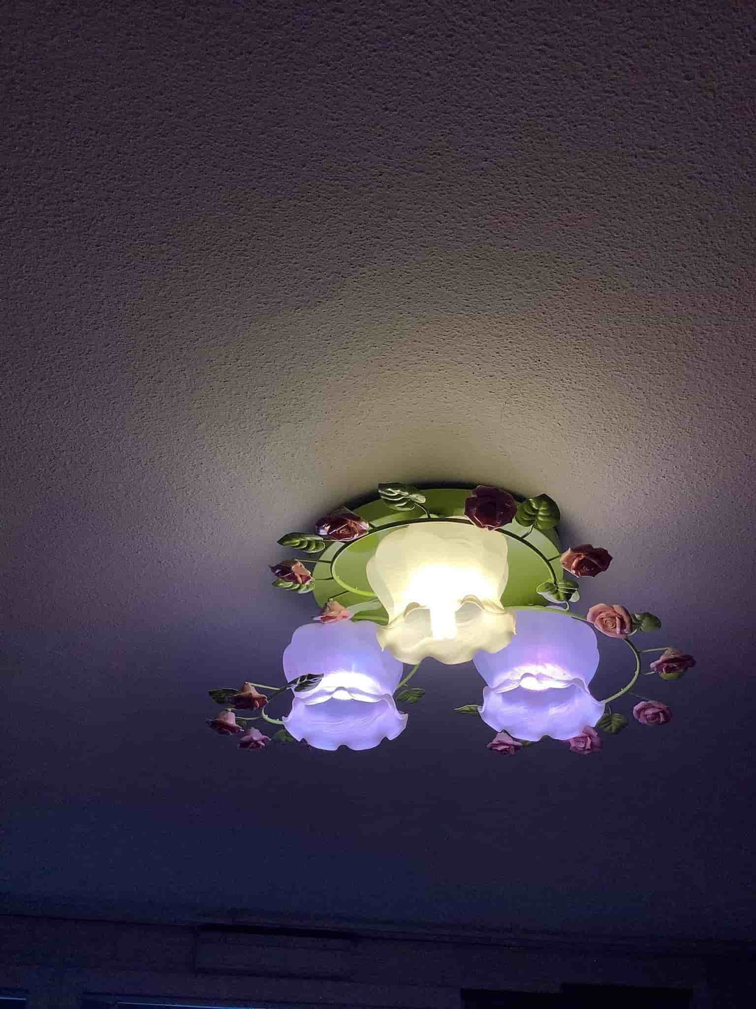 Taklampa med blommor med 3 lampor , vintage lampa